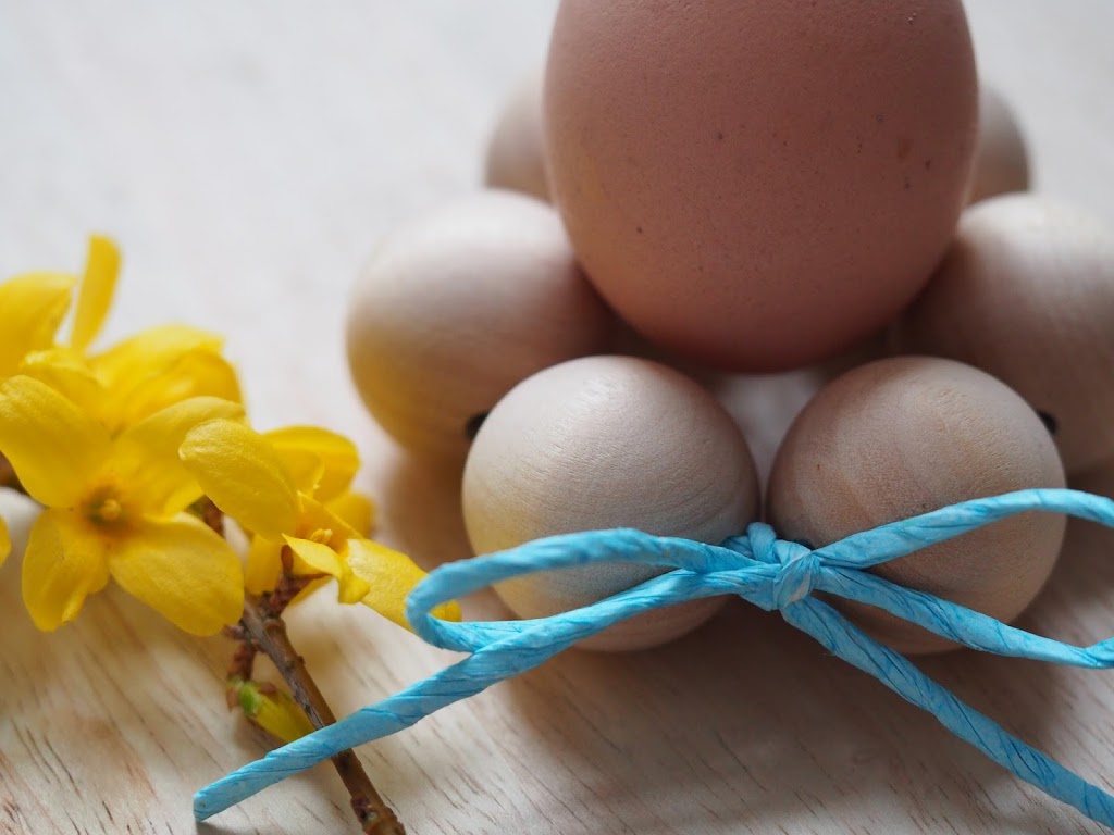 DIY: Wielkanocny stroik na jajka